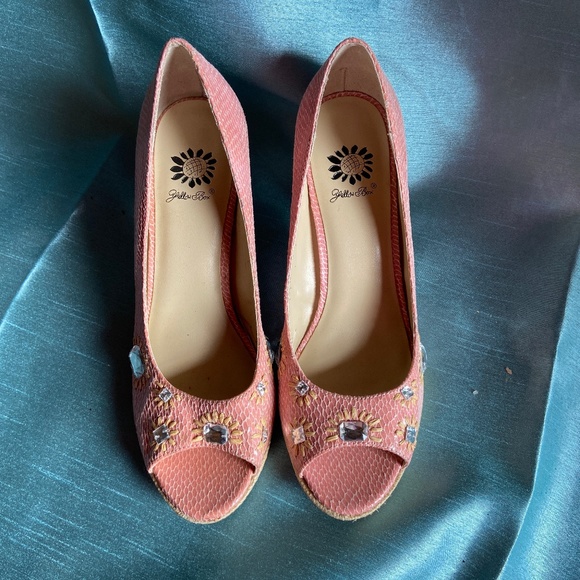 Yellowbox heels - Picture 1 of 6